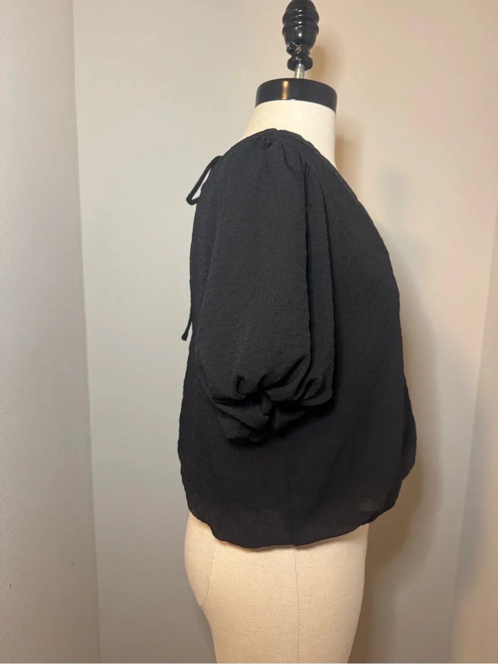 ASTR the Label bubble sleeve gauze top in black